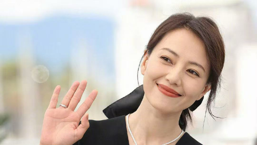 新奥门香港资料大全香港,公司送女员工“葱姜蒜”花束,精准解释落实的人生哲理_开发版V13.77